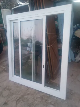 Ventana corredera aluminio blanca