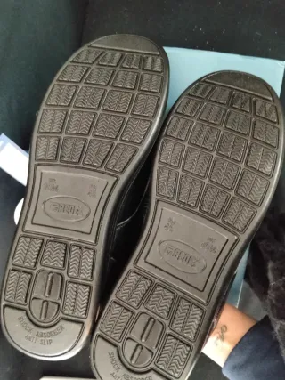 Zapatos de trabajo a estrenar