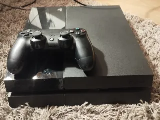 Ps4 Negra con Mando y Juegos