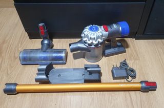 Dyson V8 + Accesorios