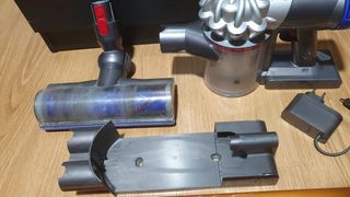 Dyson V8 + Accesorios