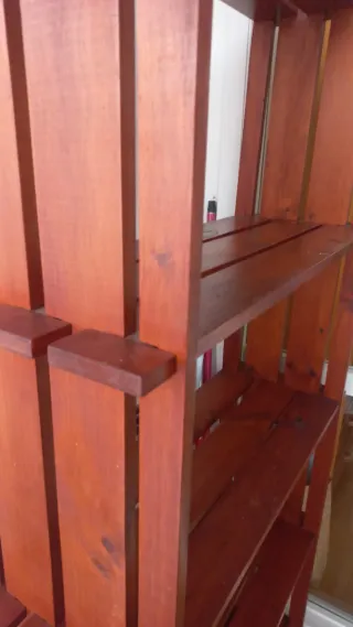 Estantería de madera