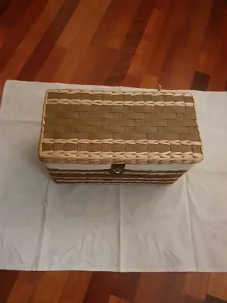 Baul de mimbre decorativo