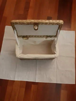 Baul de mimbre decorativo