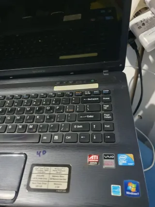 Portatil sony vaio sin batería con cargador
