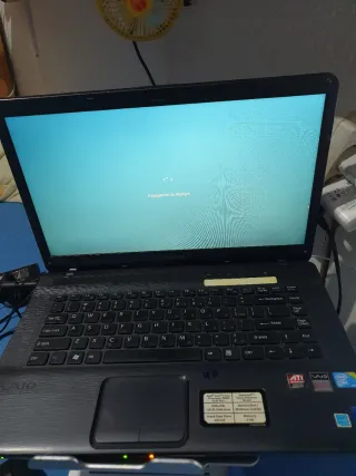 Portatil sony vaio sin batería con cargador