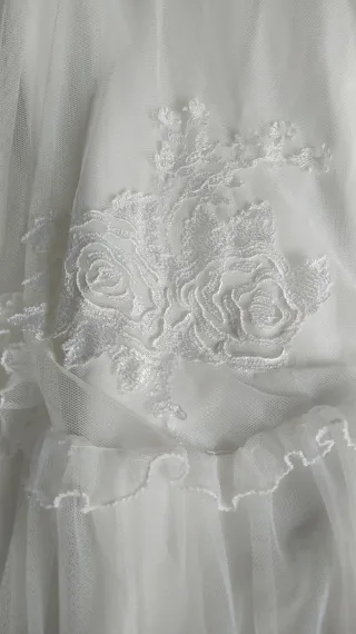 Vestido de novia en marfil