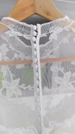 Vestido de novia en marfil