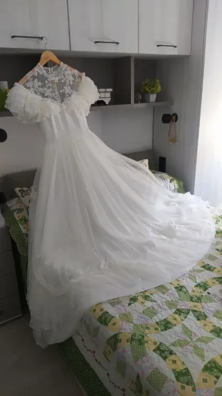 Vestido de novia en marfil