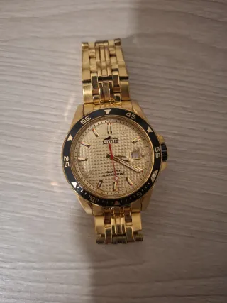 Reloj Lotus Dorado