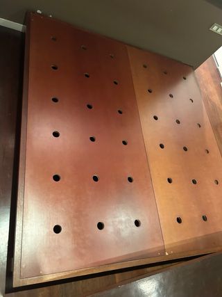 Estructura de cama con mesa móvil