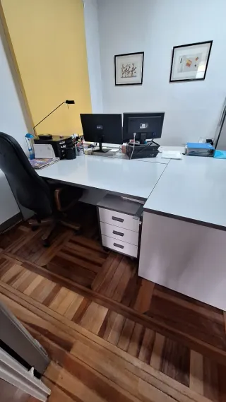 Tavoli e cassettiere per ufficio