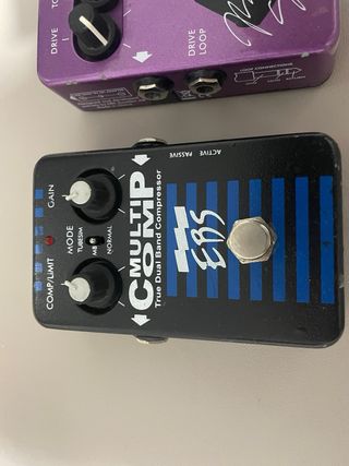 Pedal Bajo EBS MultiComp y Billy Sheehan drive