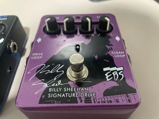 Pedal Bajo EBS MultiComp y Billy Sheehan drive