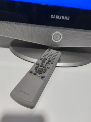 TV Samsung 26' LCD - Gaming Retro