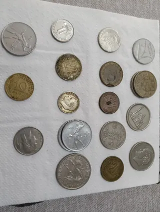 Conjunto de monedas antiguas
