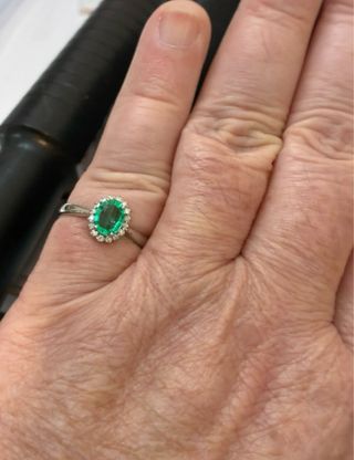 Anillo Oro 18k Esmeralda y Diamantes