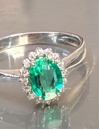 Anillo Oro 18k Esmeralda y Diamantes