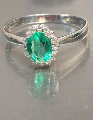 Anillo Oro 18k Esmeralda y Diamantes