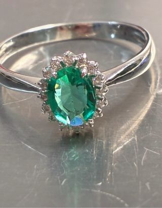 Anillo Oro 18k Esmeralda y Diamantes