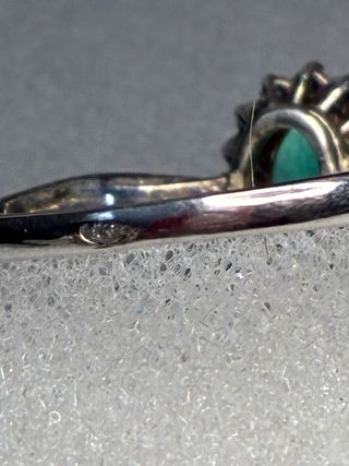 Anillo Oro 18k Esmeralda y Diamantes