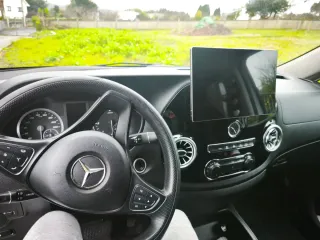 Panel frontal para Mercedes-Benz con pantalla