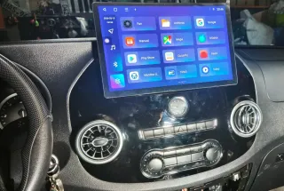 Panel frontal para Mercedes-Benz con pantalla