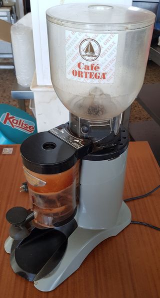 MENAJE DE HOSTELERIA Y MOBILIARIO