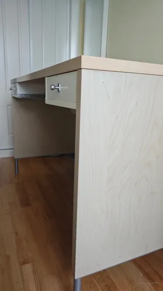 Mesa de escritorio/despacho de madera y metal