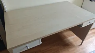 Mesa de escritorio/despacho de madera y metal
