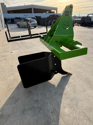 Plantadora de árboles con bandeja