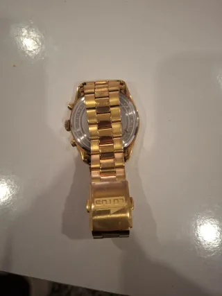 Reloj Lotus Dorado y Blanco