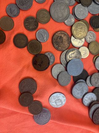 GRAN LOTE DE MONEDAS VARIAS EPOCAS Y PAISES