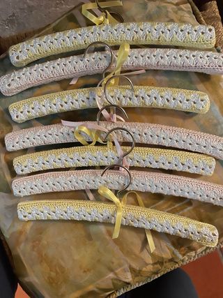 Perchas infantiles hechas a mano (Set de 7)