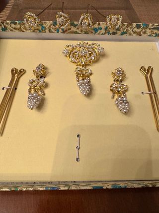 Aderezo racimo niña oro y perlas