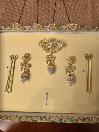 Aderezo racimo niña oro y perlas