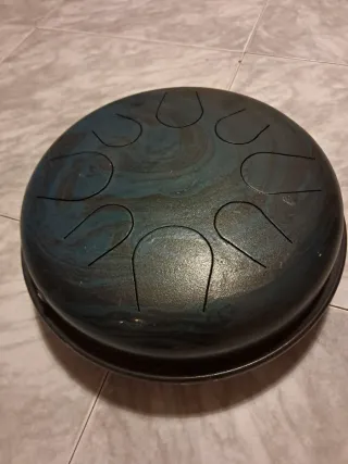 Instrumento tipo Hang Drum