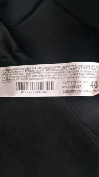 Falda negra con abertura