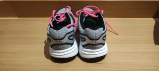 Zapatillas running Adidas grises y rosas