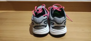 Zapatillas running Adidas grises y rosas