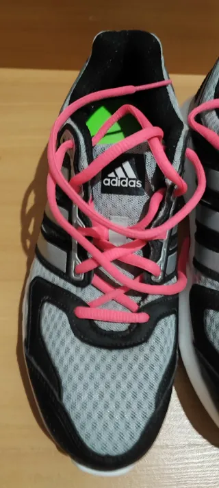Zapatillas running Adidas grises y rosas