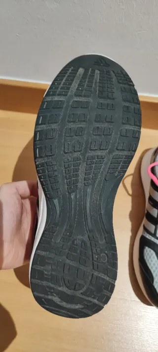 Zapatillas running Adidas grises y rosas