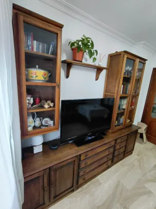 Mueble salón madera vitrinas
