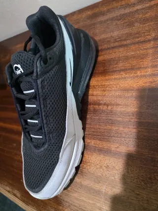 Zapatilla Nike Air Max Negra y Blanca