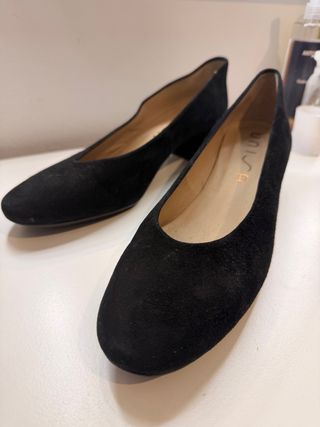 Zapatos tacón ante negro UNISA