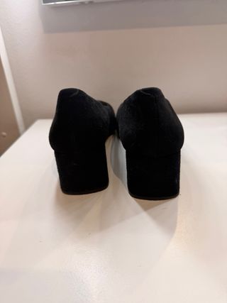 Zapatos tacón ante negro UNISA