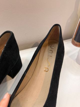 Zapatos tacón ante negro UNISA