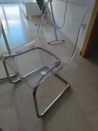 Mesa de cristal y 4 sillas metraquilato