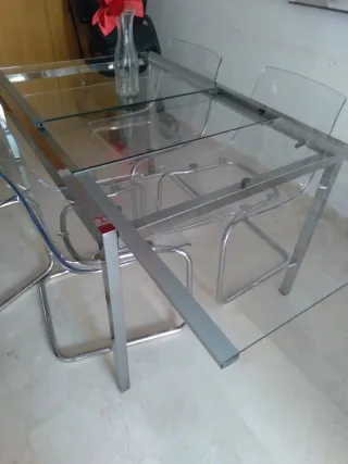 Mesa de cristal y 4 sillas metraquilato