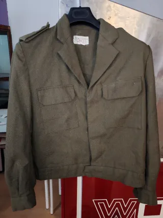 Chaqueta militar verde oliva